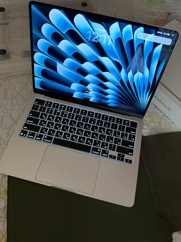 MacBook Air M4 256 GB в новом состоянии, батарея 100% 1