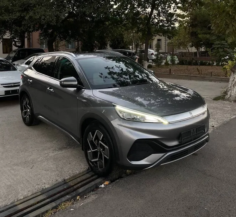 Byd yuan Plus 4 pazitsiya