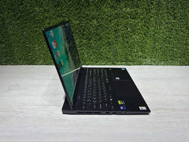 Ноутбук Acer Predator Helios / Intel Core Ultra 9 275HX / 32ГБ / 1ТБ / — фото 1 Ноутбук Acer Predator Helios / Intel Core Ultra 9 275HX / 32ГБ / 1ТБ / — фото 1