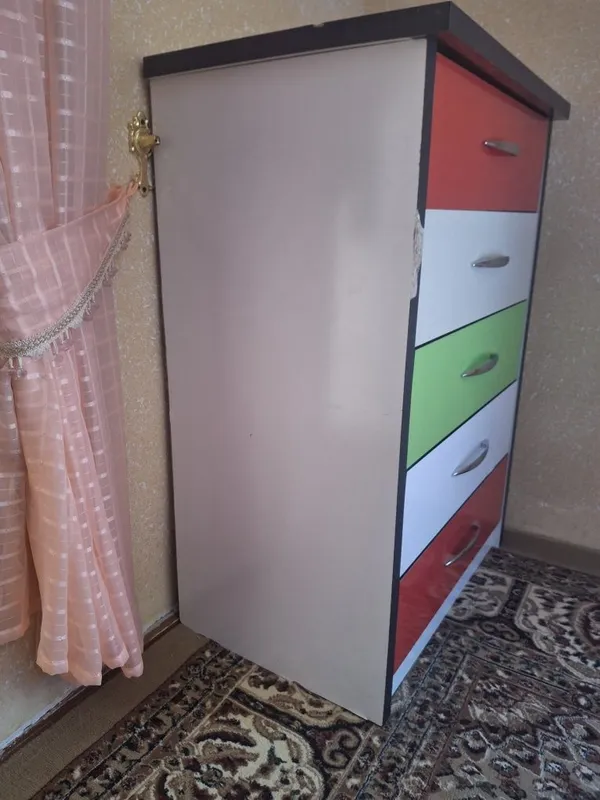 Shkafcha sotiladi holati juda yaxshi Bu