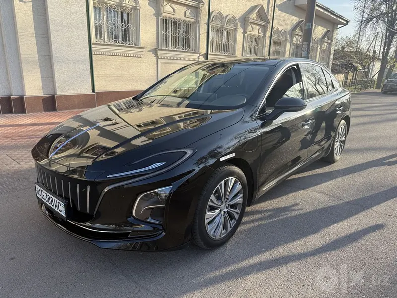 Hongqi eqm 5-500 км в аренду с выкупом 1 Hongqi eqm 5-500 км в аренду с выкупом 1