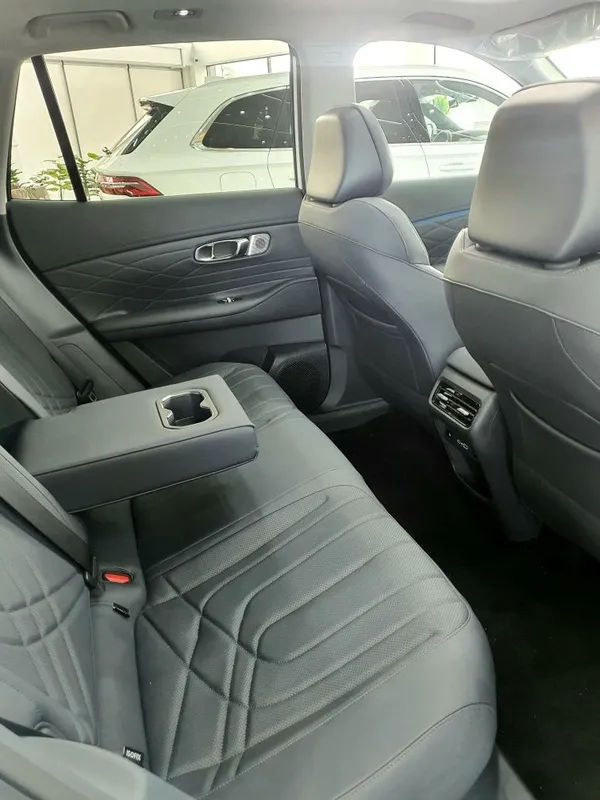 New Tayota Hybrid Geely Em-i 6 New Tayota Hybrid Geely Em-i 6
