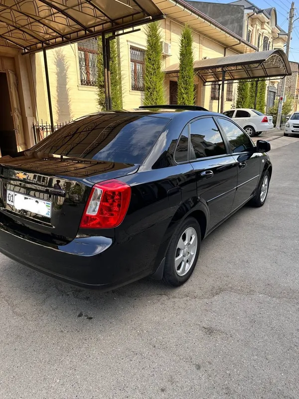 Chevrolet jentra 4
