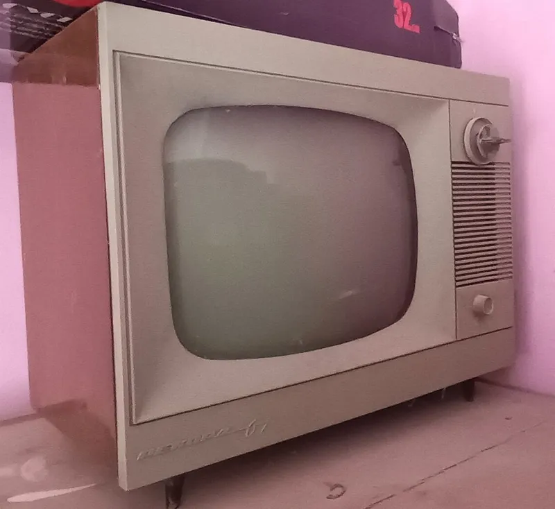 Продаётся телевизор Рекорд 67