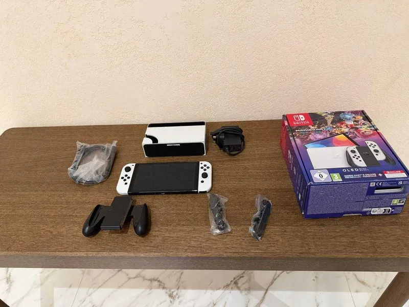 Продается Nintendo Switch OLED 64GB White. — фото 1