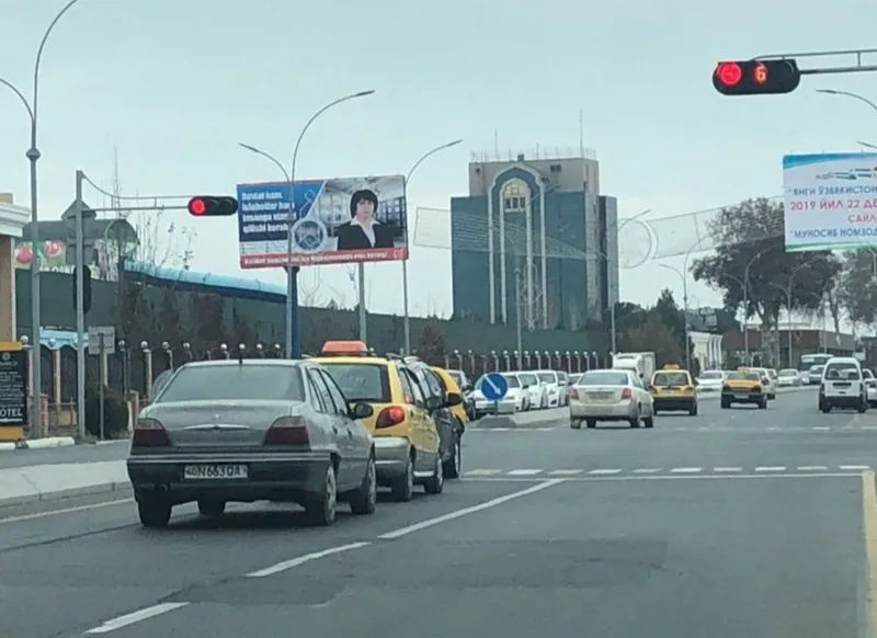 Vodiyda bilbordda reklama/Реклама на билбодах в долине./Баннерларда. — фото 6