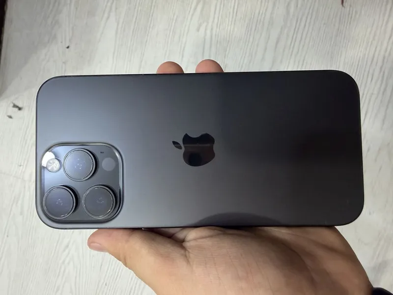 Iphone 16 pro max 1