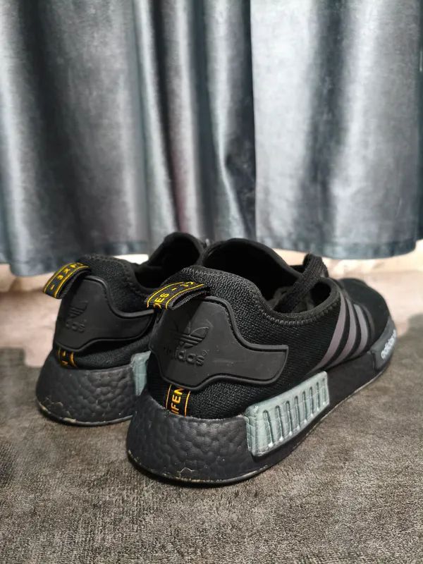 Оригинальные кроссовки Adidas NMD R1 4 Оригинальные кроссовки Adidas NMD R1 4