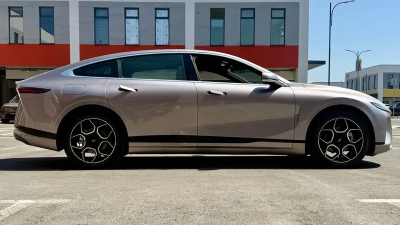 Nevo A07 Hybrid 2025: Bir bak bilan 1200 km! $27,000 1 Nevo A07 Hybrid 2025: Bir bak bilan 1200 km! $27,000 1