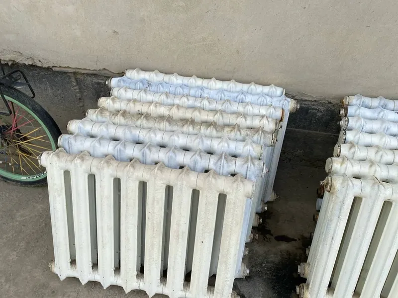 Chugun radiatorlar sotiladi