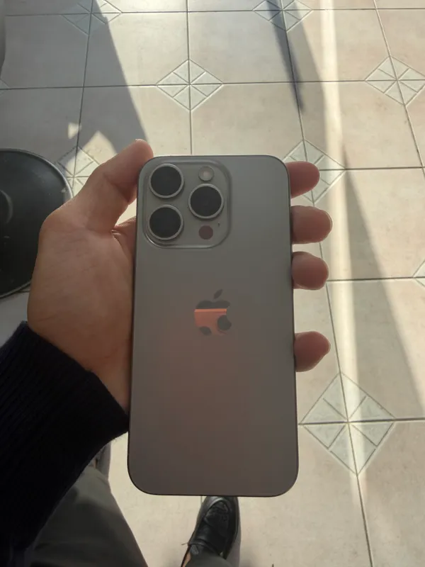iphone 15 pro titatnium 5