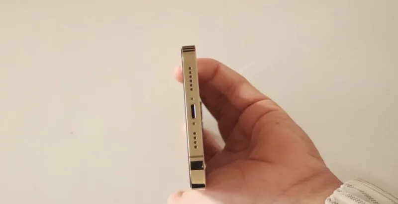 Iphone 12 pro max gold rangi sotiladi 4