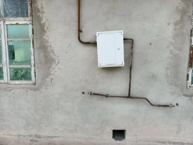 Uchqizil xokimyati yonida