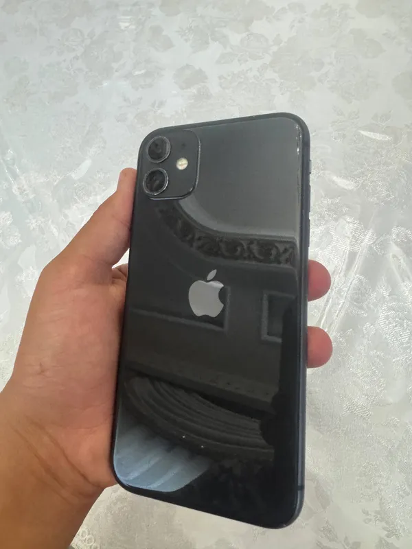 iPhone 11 black 5