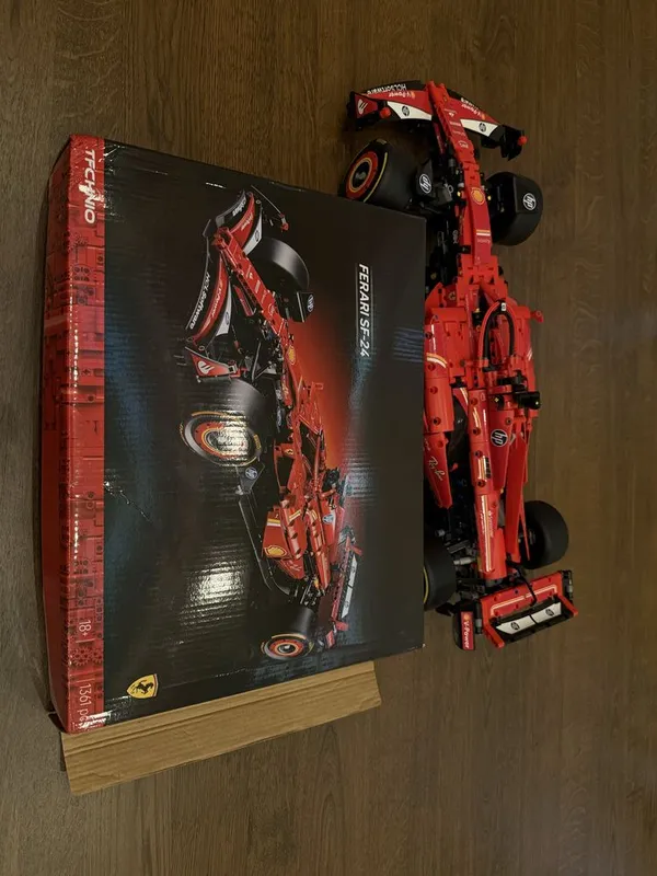 Lego фигурка FERRARI SF-24 — фото 2