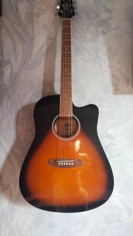 gitara sotiladi gitara sotiladi