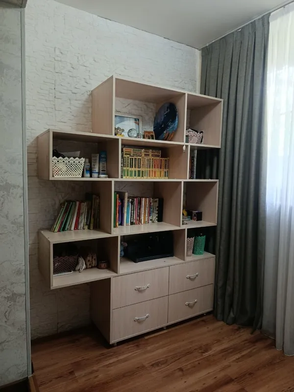 Книжная полка и стол Книжная полка и стол
