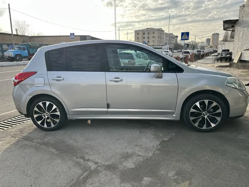 Nissan tiida avtomat — фото 3