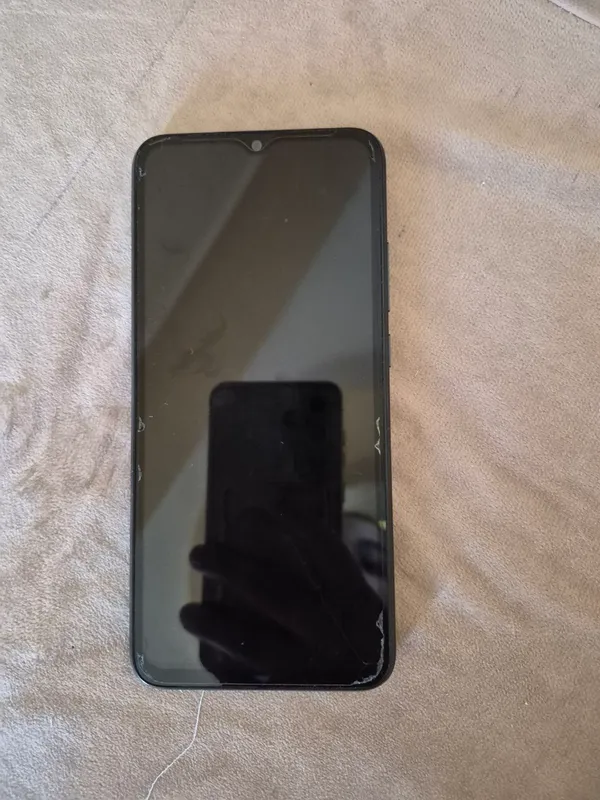 Telefon sotiladi karopka dakumenti bor.