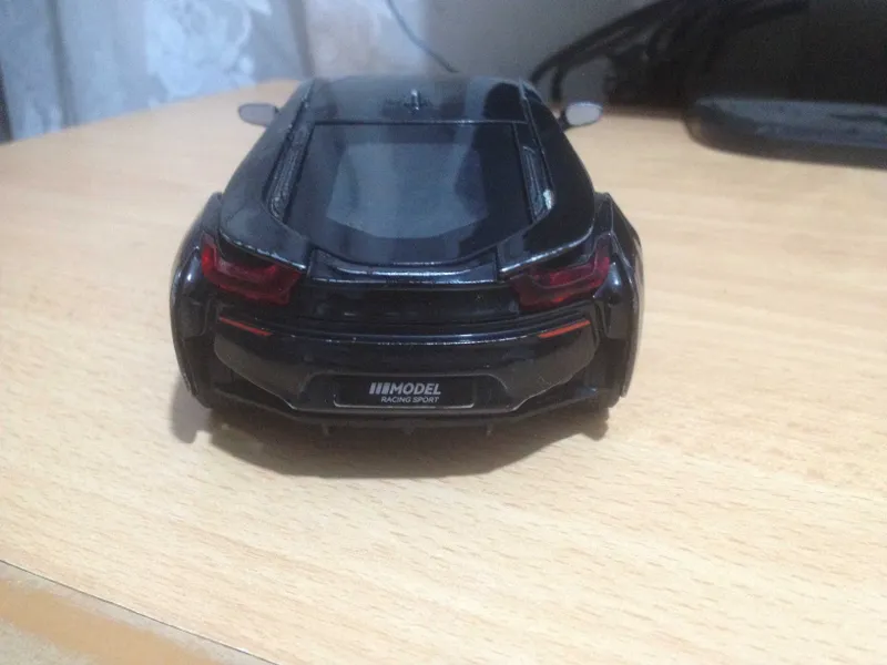 Коллекционная моделька BMW i8 — фото 6