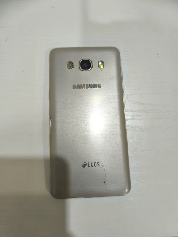 Смартфон Samsung Galaxy J5 — фото 1