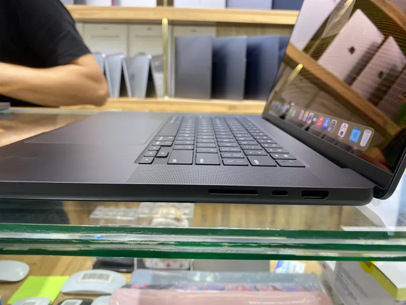 Macbook Pro 16 M3Max/128GB/8TB/SpaceBlack(OpenBox) 5