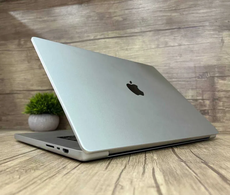 как новый MacBook Pro 16 M2Pro / 32Gb / 512Gb Silver 2 как новый MacBook Pro 16 M2Pro / 32Gb / 512Gb Silver 2