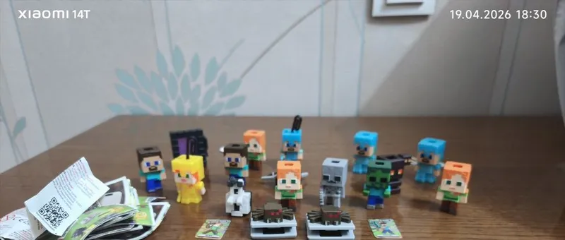 Продаю игрушки из kinder joy minecraft
