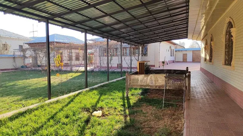 Xovli uy sotiladi Jalair