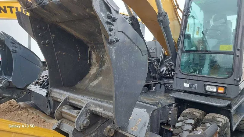 XCMG XE210WD — это более мощный и тяжелый колесный экскаватор 1.2 куб — фото 2 XCMG XE210WD — это более мощный и тяжелый колесный экскаватор 1.2 куб — фото 2