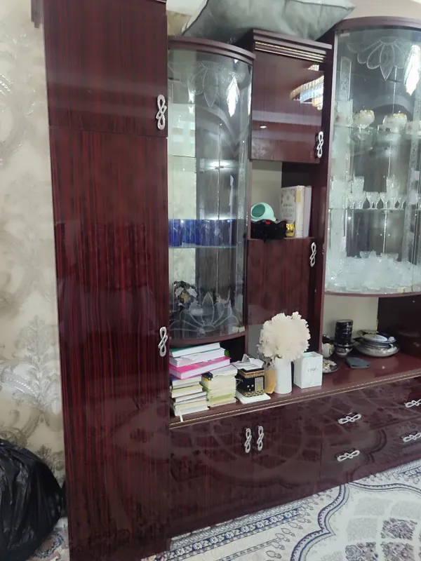 Shoshilinch devor shkafi sotiladi 2