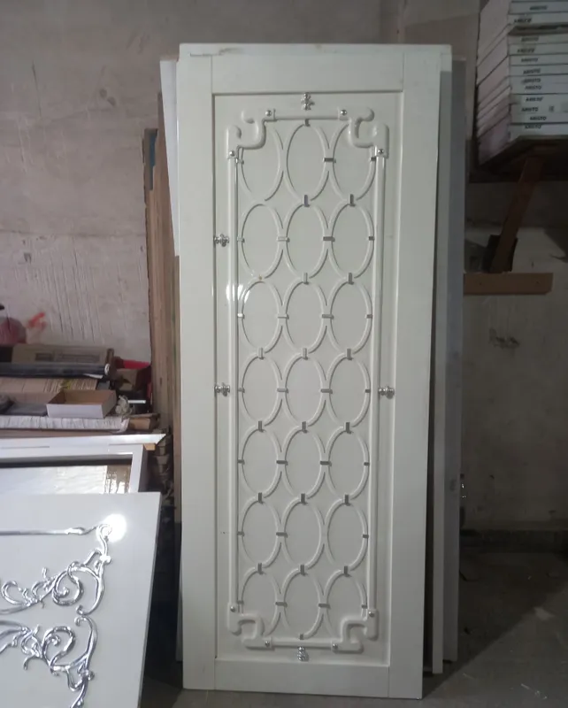 Продам двери крашенные 4