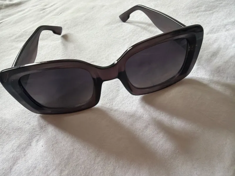Солнцезащитные очки от Stradivarius 1