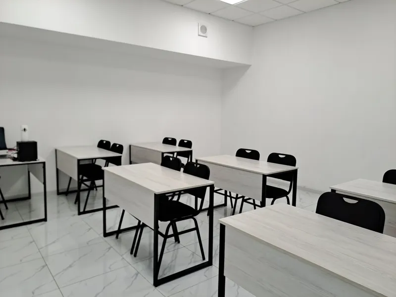 Parta, doska va stullar sotiladi
