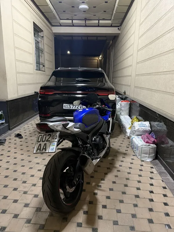 Продается мотоцикл Suzuki gsxr 600 4 Продается мотоцикл Suzuki gsxr 600 4