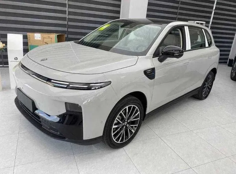 Leapmotor B10 naqt va nasiya asosida chiqazib beramiz