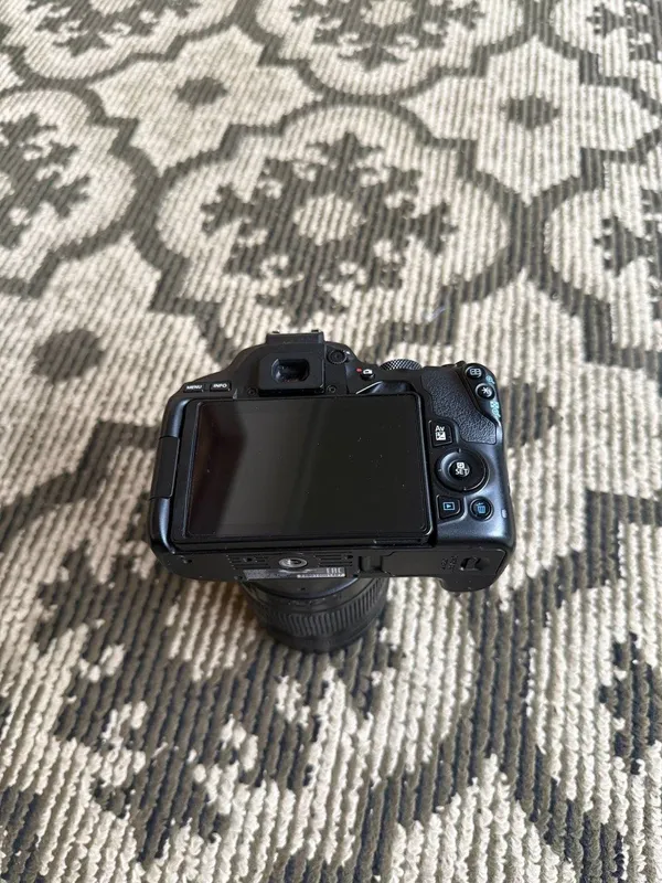 Canon EOS 200Dii 2