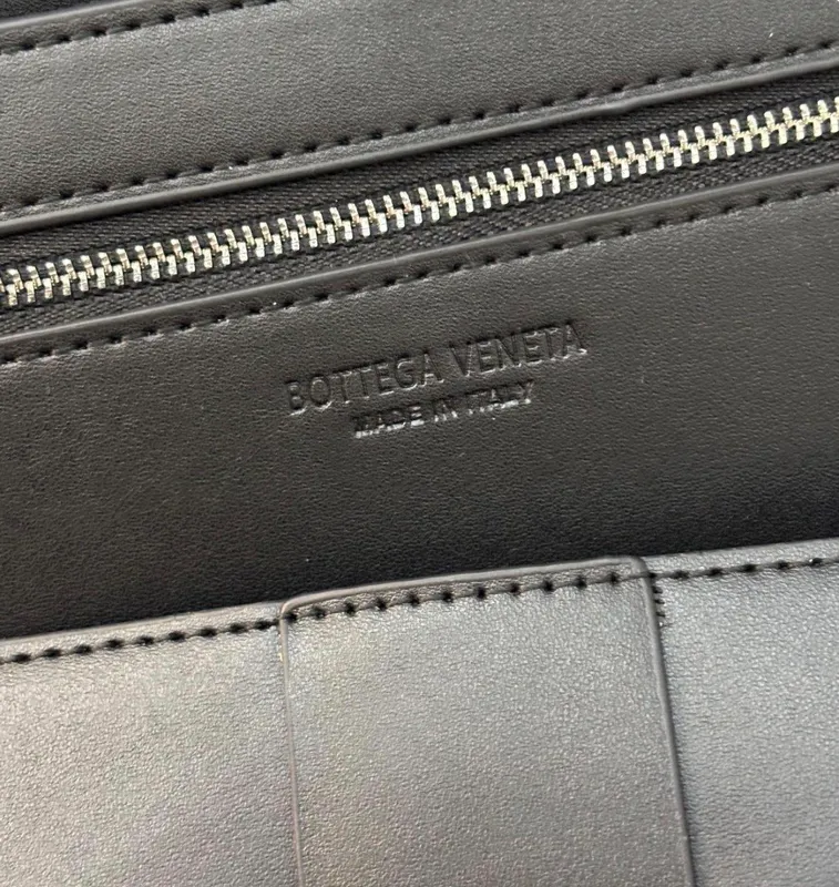 Bottega Veneta — фото 1