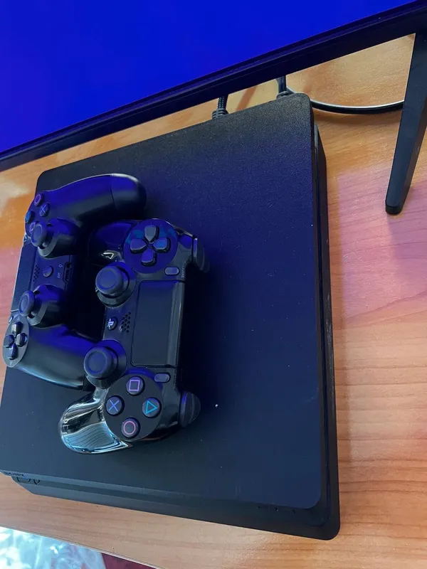 PlayStation 4 Slim 2 PlayStation 4 Slim 2