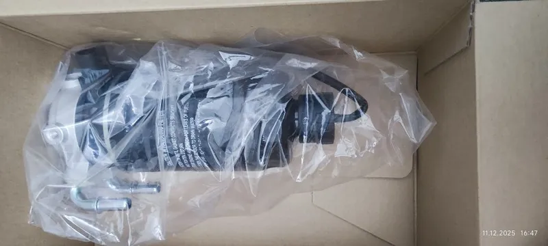 Продам топливный фильтр в сборе на Kia Carnival 3