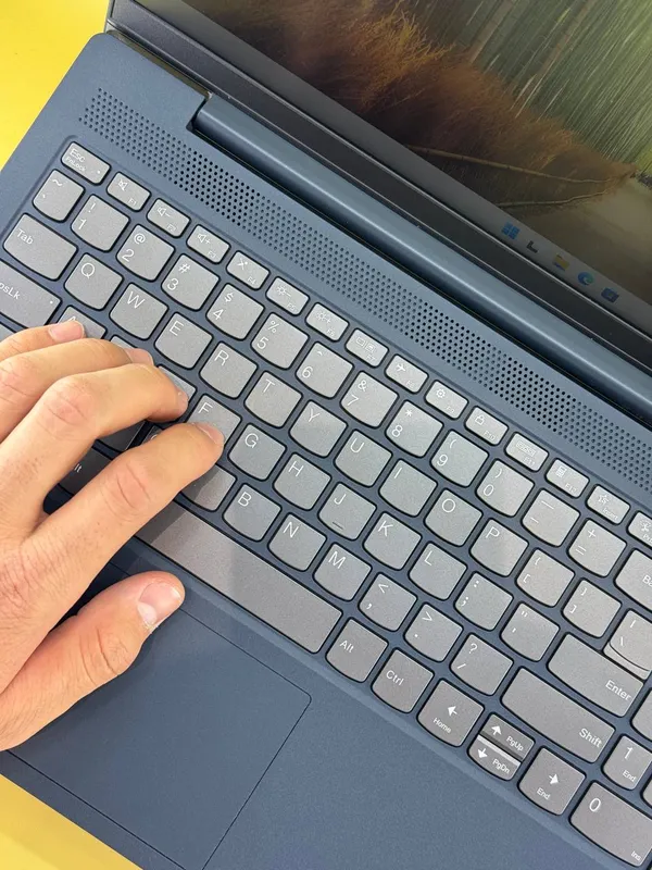 Lenovo IdeaPad noutbuki sotiladi 4 Lenovo IdeaPad noutbuki sotiladi 4