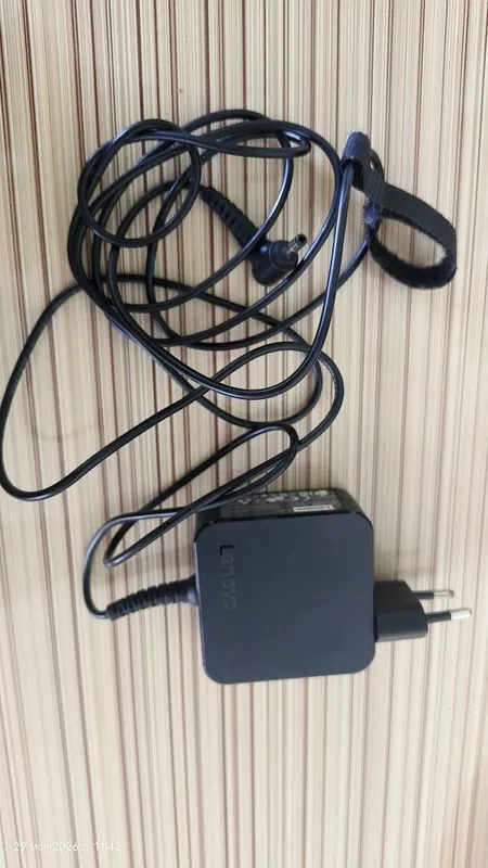 Продается зарядное устройство для ноутбука Lenovo 2