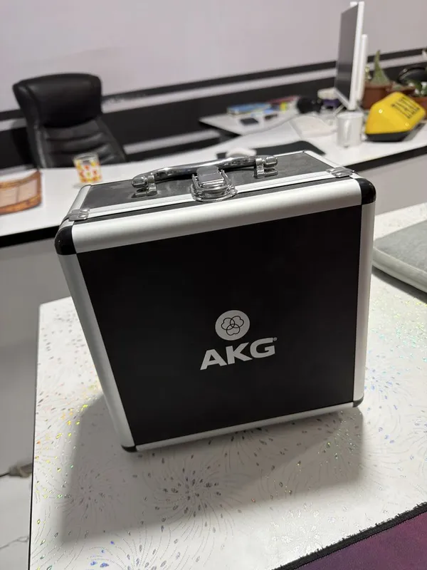 Студейный микрофон AKG P420