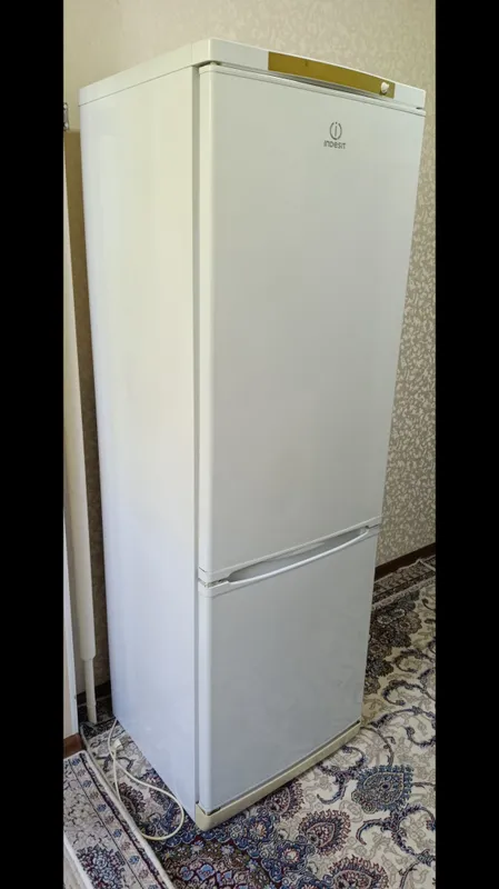Xolodilnik Indesit 2 Xolodilnik Indesit 2