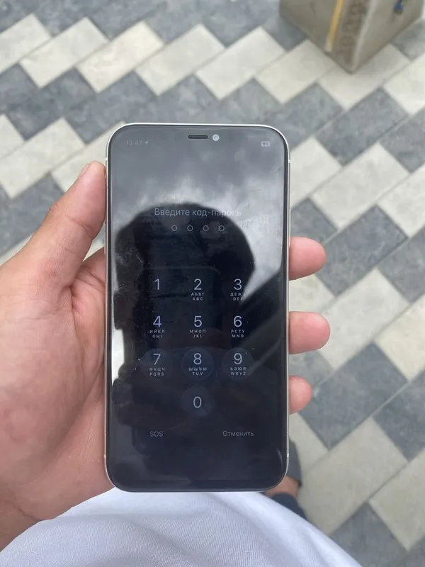 * iPhone 11 sotiladi ekran almashtirilgan