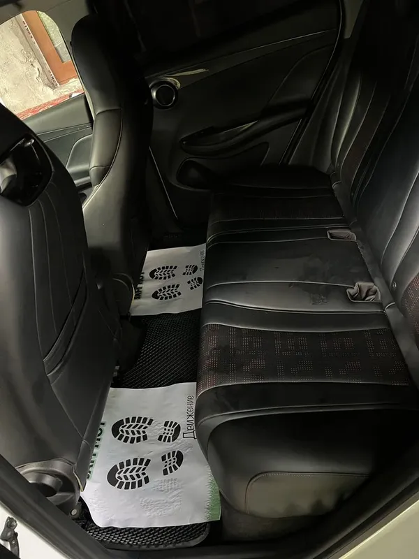 BYD e2 Sotiladi 5 BYD e2 Sotiladi 5