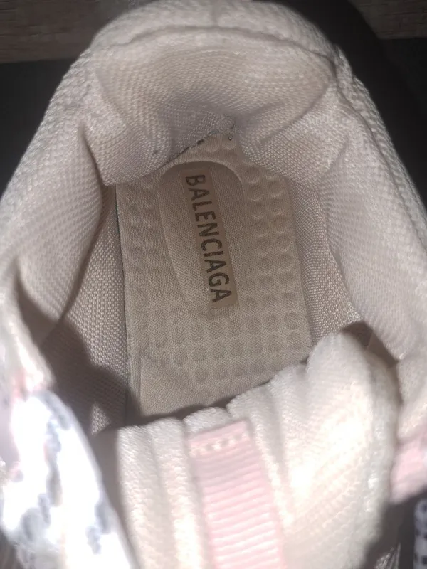 Продаются кроссовки оригинальные Balenciaga 36 размера — фото 3