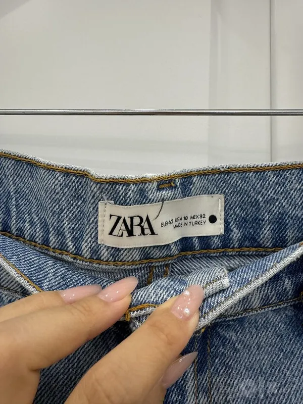 Джинсы от Zara с разрезами на коленях 2 Джинсы от Zara с разрезами на коленях 2