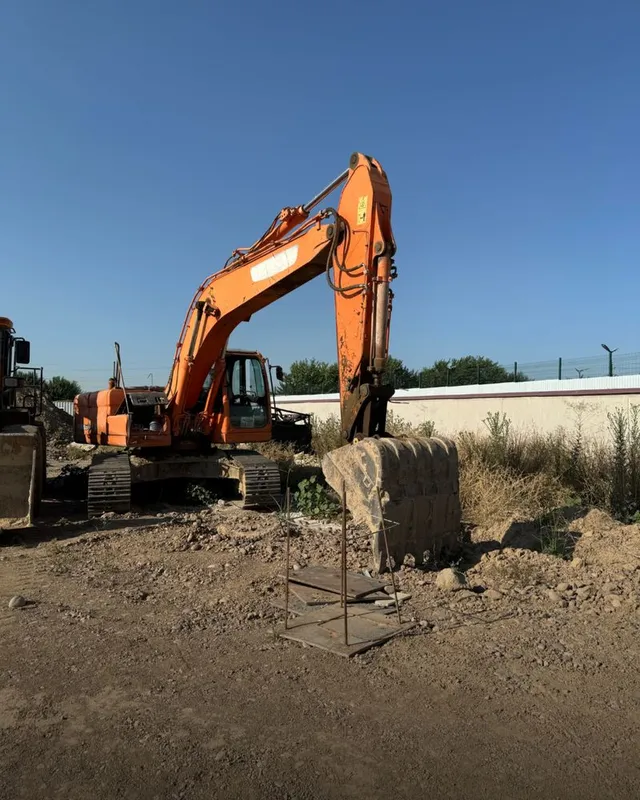 Продается экскаватор гусеничный Doosan 225