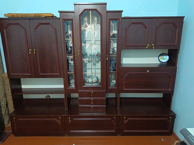 Devorga qo‘yiladigan mebel sotiladi 350 ming so‘m